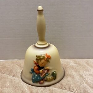 Hummel 1983 “knit One” Annual Bell